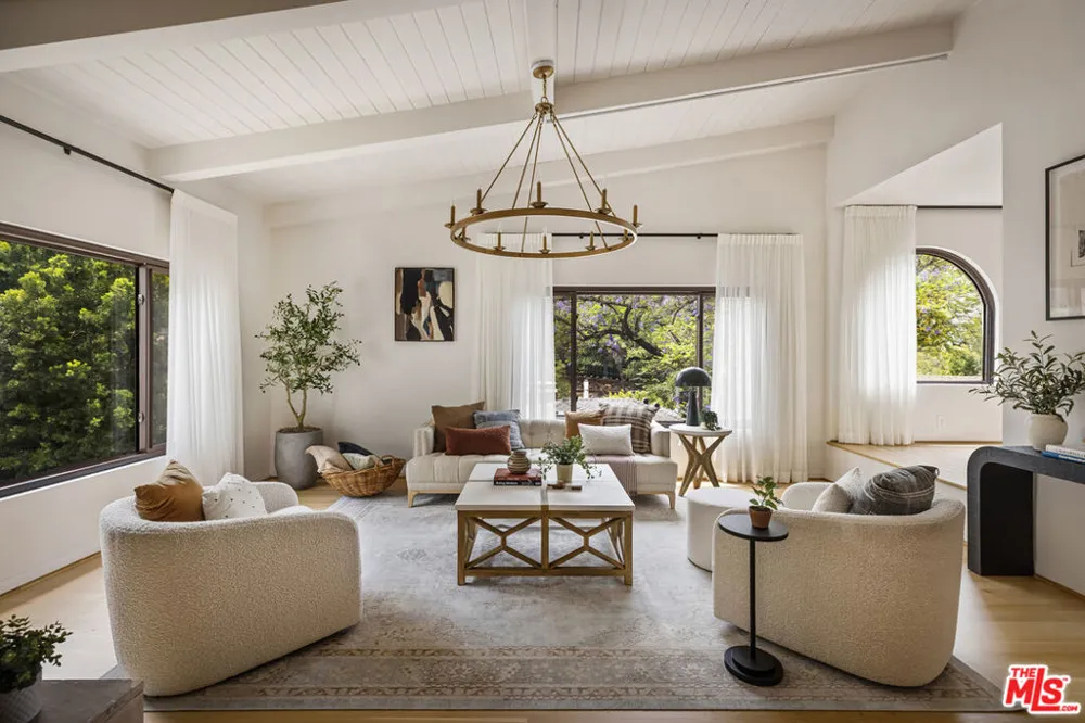 2426 Cazaux Place Los Angeles, CA 90068