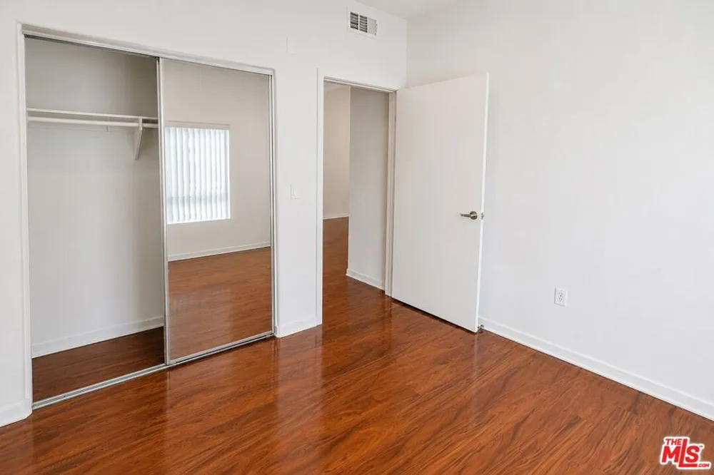 12132 Hart Street #301 North Hollywood, CA 91605