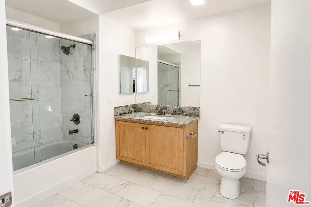 12132 Hart Street #301 North Hollywood, CA 91605