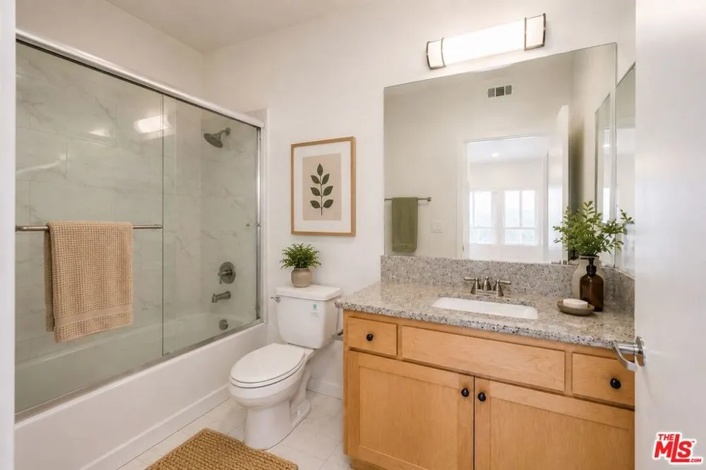 12132 Hart Street #301 North Hollywood, CA 91605