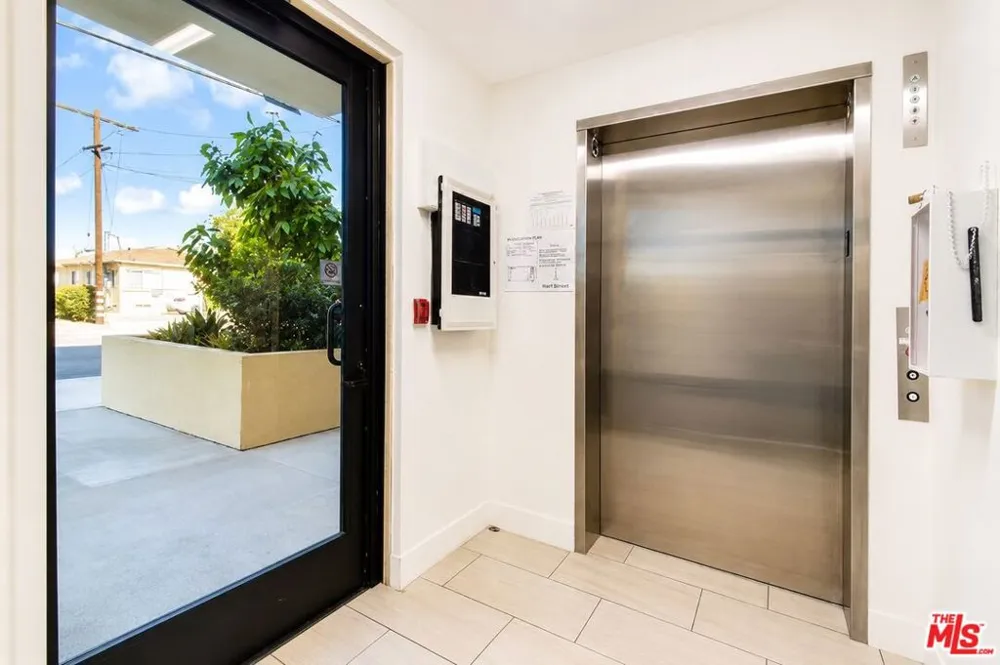 12132 Hart Street #301 North Hollywood, CA 91605