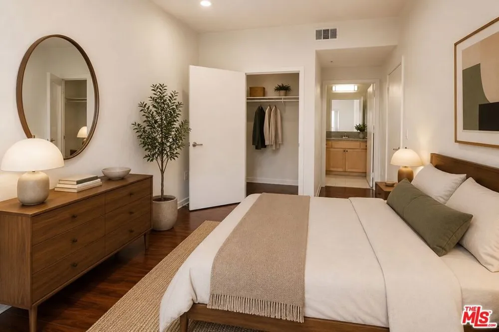 12132 Hart Street #301 North Hollywood, CA 91605