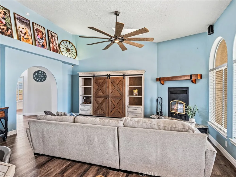 6232 Coriander Oak Hills, CA 92344