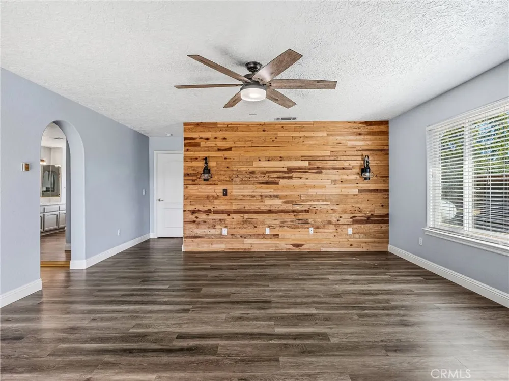 6232 Coriander Oak Hills, CA 92344