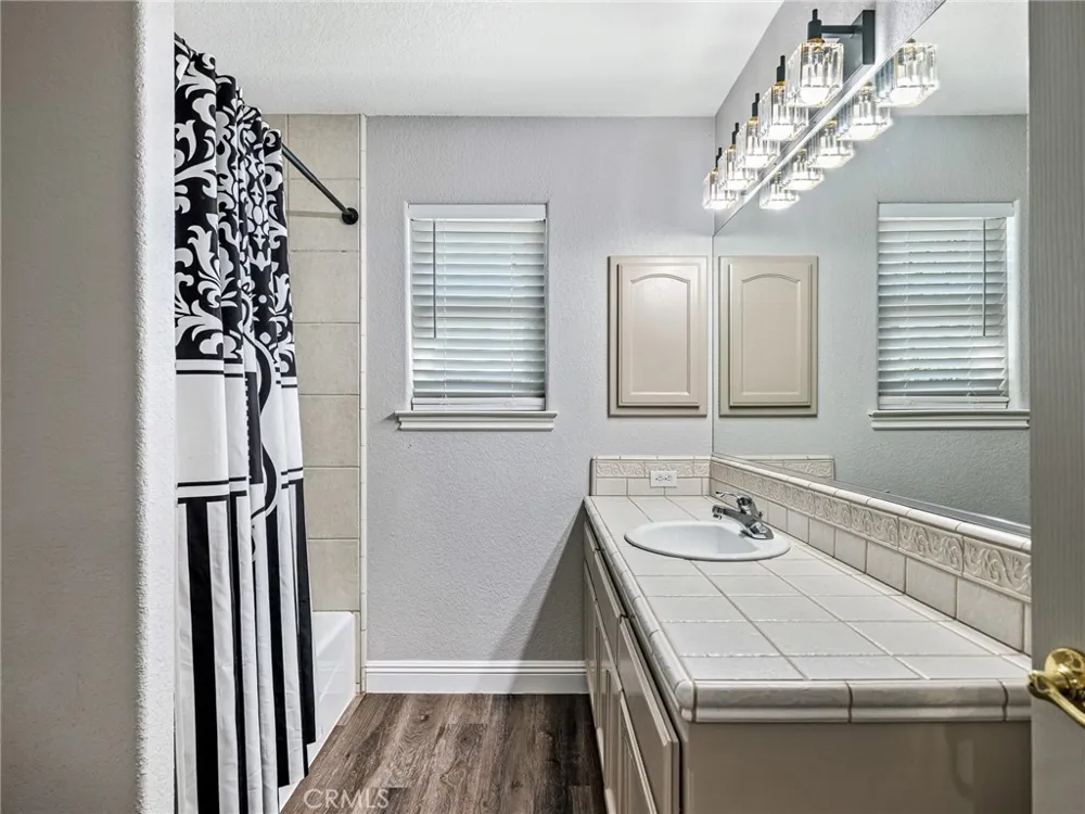 6232 Coriander Oak Hills, CA 92344