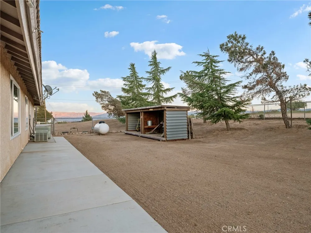 6232 Coriander Oak Hills, CA 92344