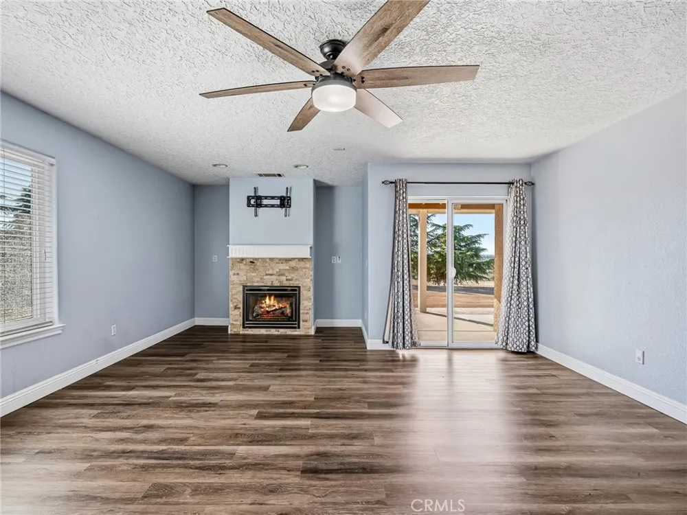 6232 Coriander Oak Hills, CA 92344