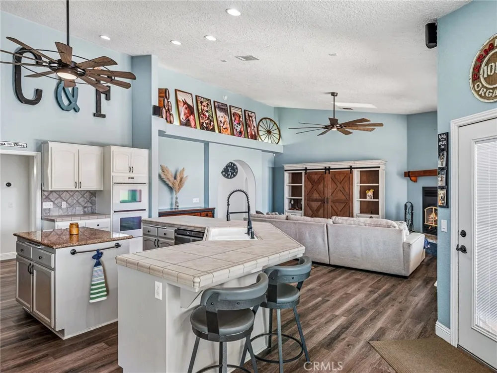 6232 Coriander Oak Hills, CA 92344