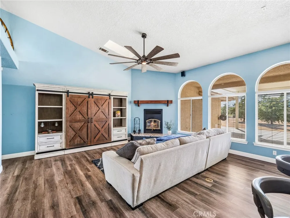 6232 Coriander Oak Hills, CA 92344