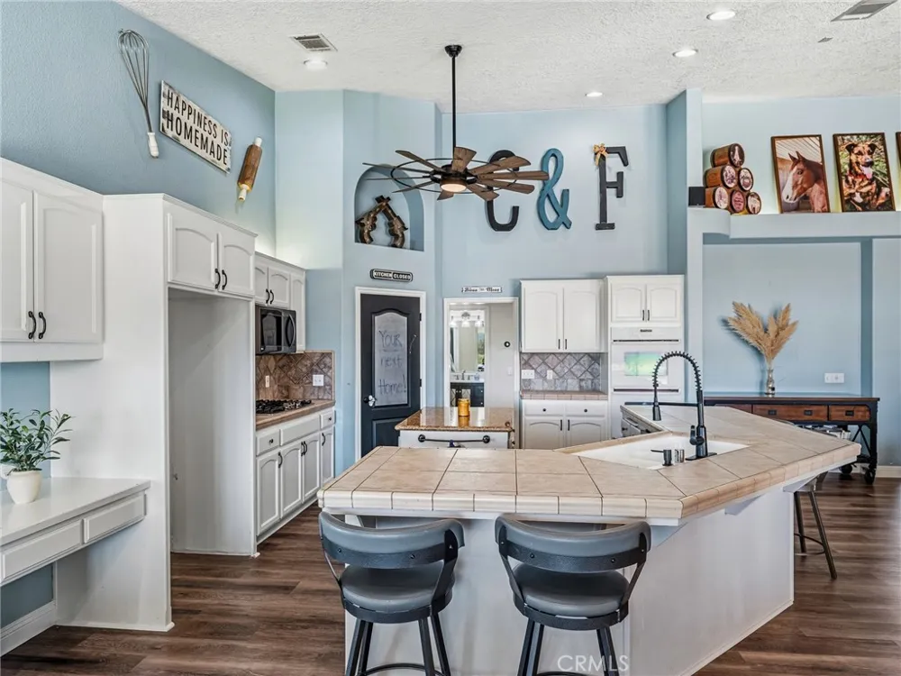 6232 Coriander Oak Hills, CA 92344