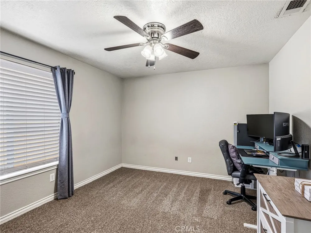 6232 Coriander Oak Hills, CA 92344