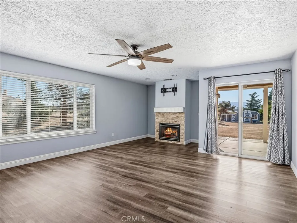 6232 Coriander Oak Hills, CA 92344