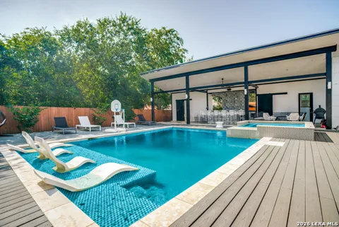 12302 Mapletree