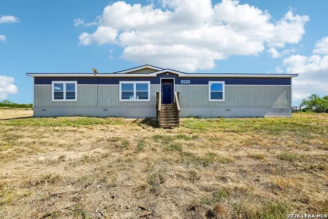 290 Lilly Bear Ln Moore, TX 78057