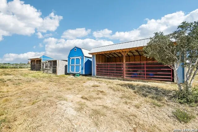290 Lilly Bear Ln Moore, TX 78057