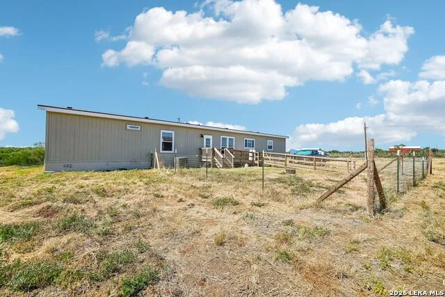 290 Lilly Bear Ln Moore, TX 78057