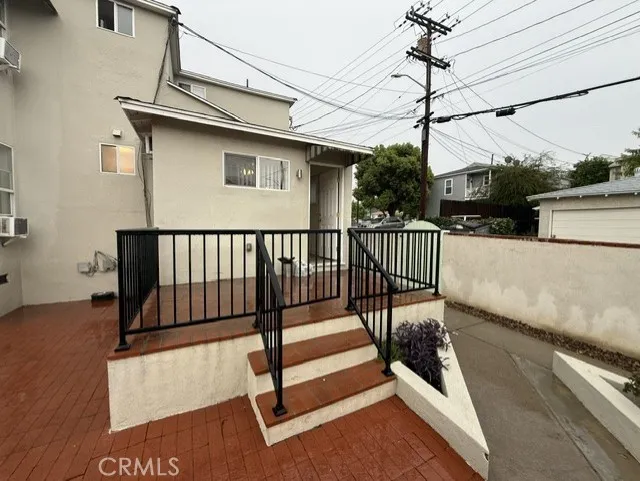1715 Glenoaks Boulevard Burbank, CA 91504
