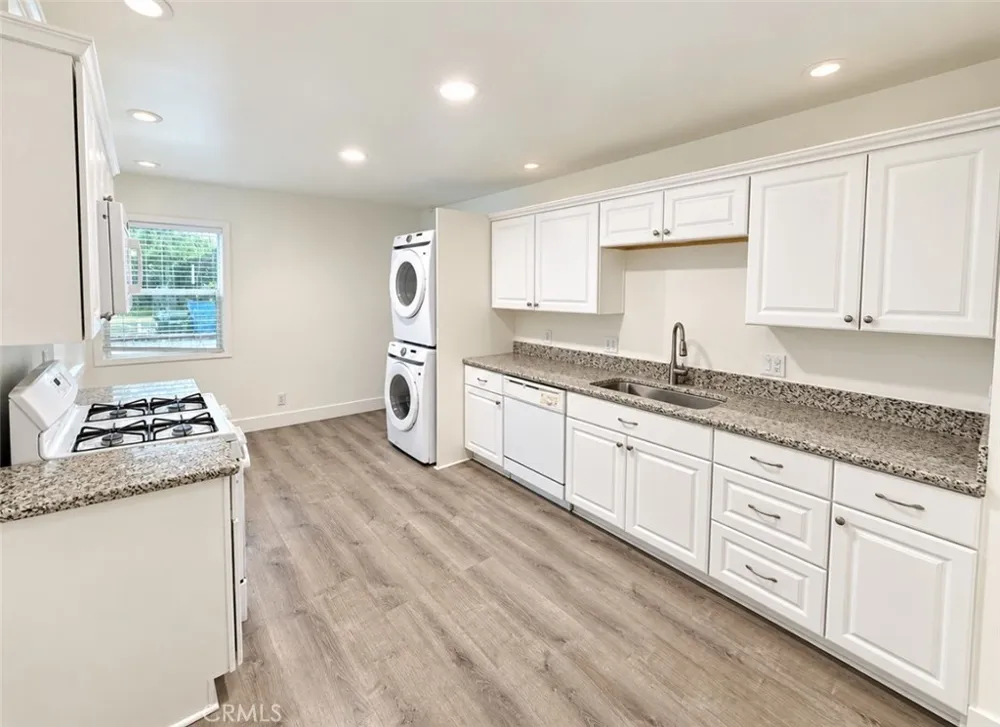 1715 Glenoaks Boulevard Burbank, CA 91504