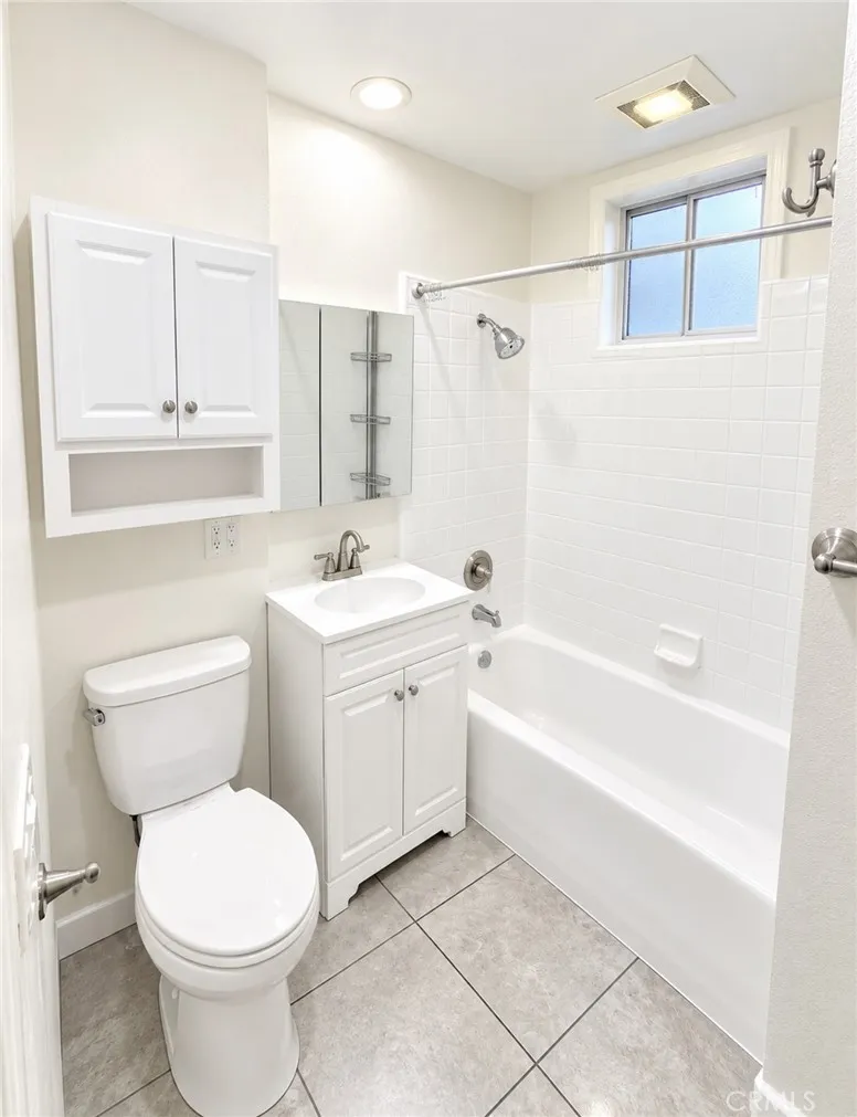 1715 Glenoaks Boulevard Burbank, CA 91504