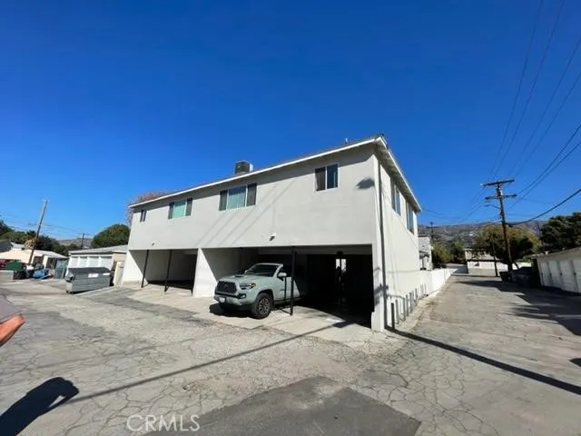 1715 Glenoaks Boulevard Burbank, CA 91504