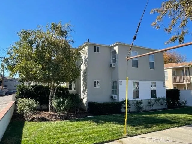 1715 Glenoaks Boulevard Burbank, CA 91504