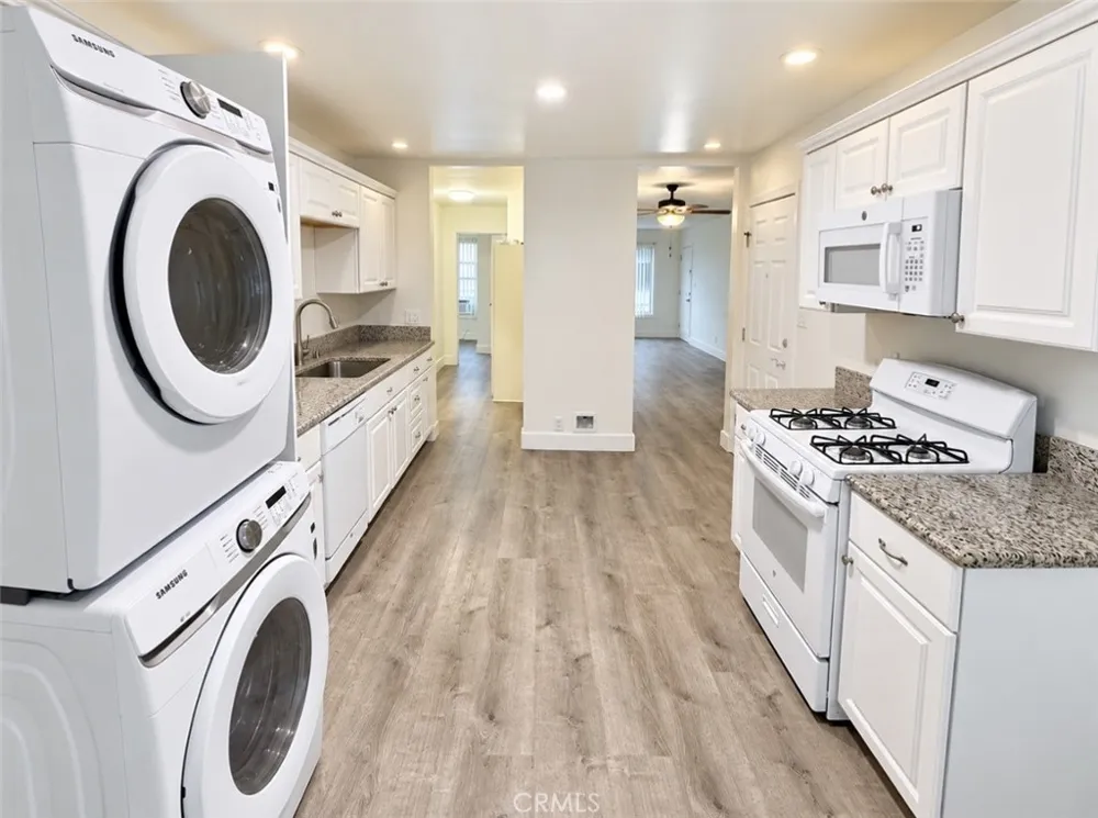 1715 Glenoaks Boulevard Burbank, CA 91504