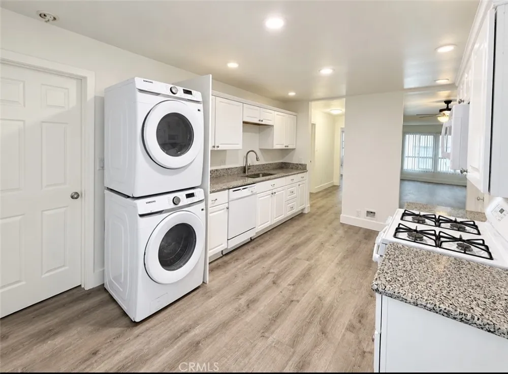 1715 Glenoaks Boulevard Burbank, CA 91504