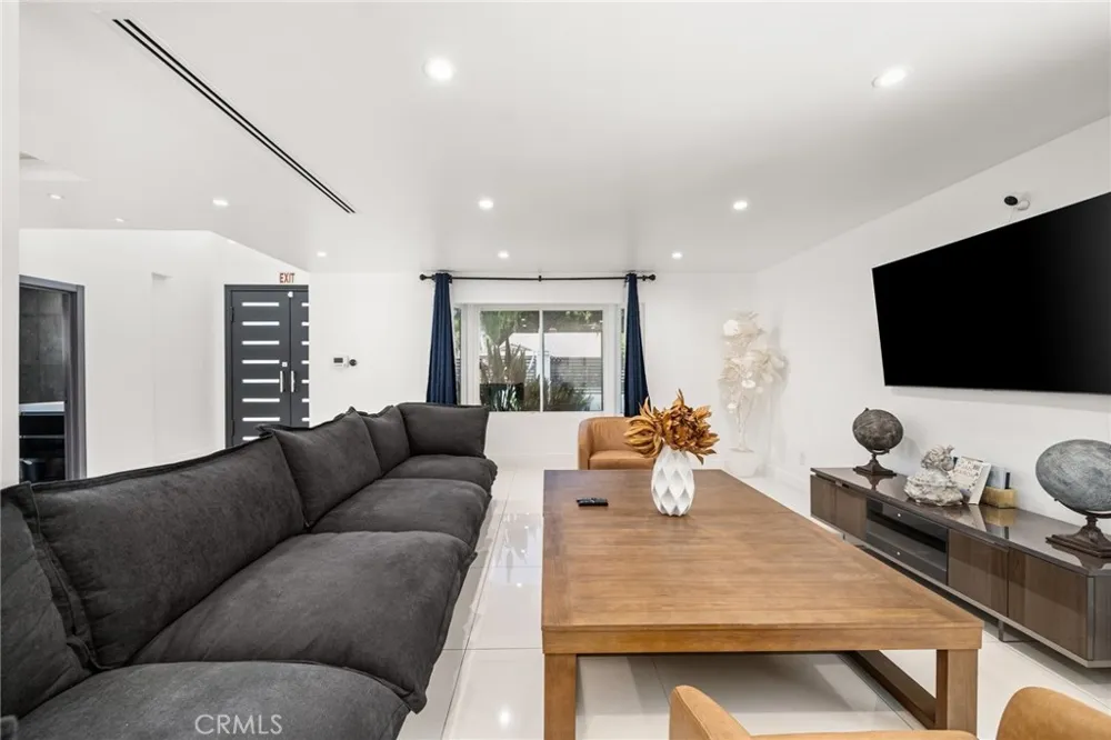 4630 Cedros Avenue Sherman Oaks, CA 91403