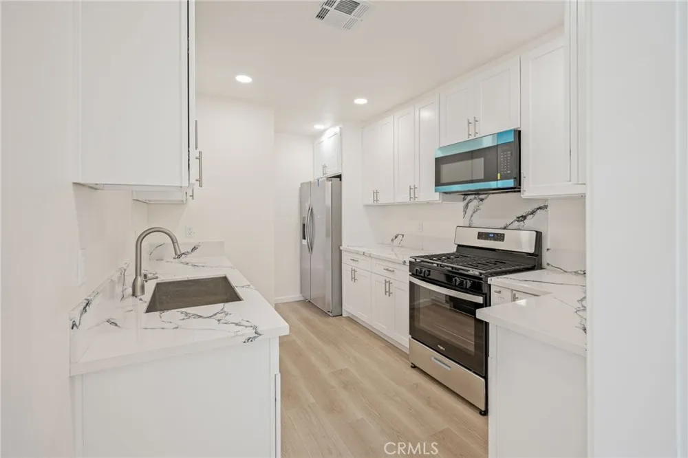 636 Pioneer Drive #1 Glendale, CA 91203