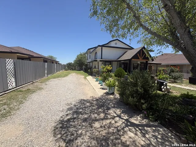 563 LA PALOMA DR Eagle Pass, TX 78852