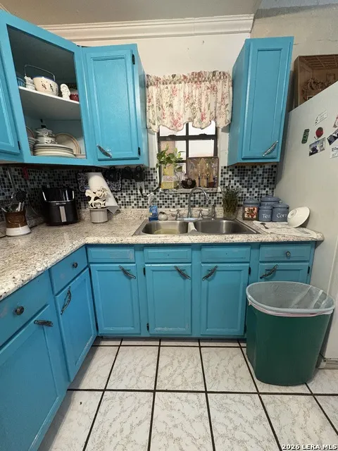 563 LA PALOMA DR Eagle Pass, TX 78852