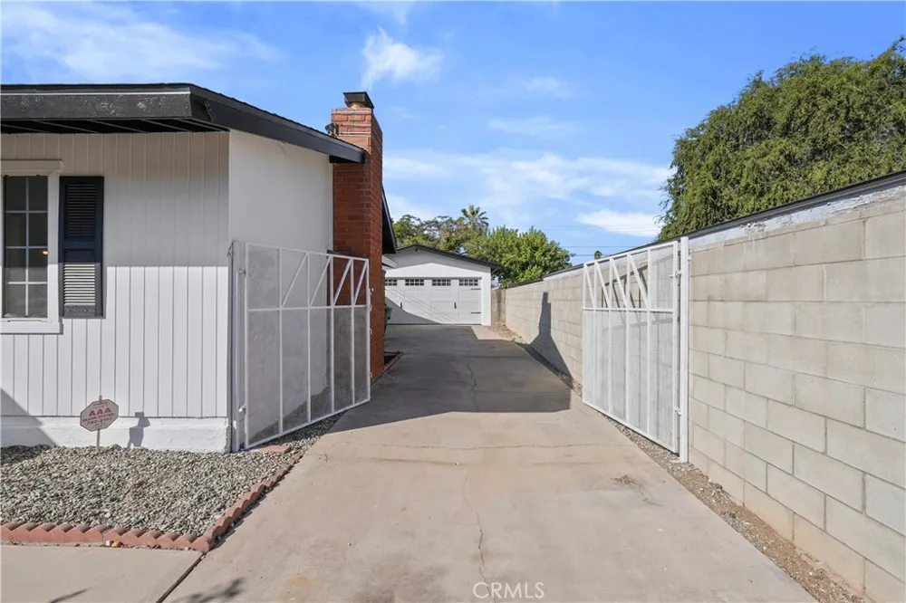 24 S Ash St Redlands, CA 92373