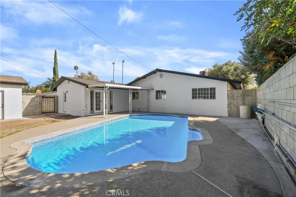 24 S Ash St Redlands, CA 92373