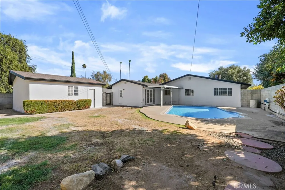 24 S Ash St Redlands, CA 92373