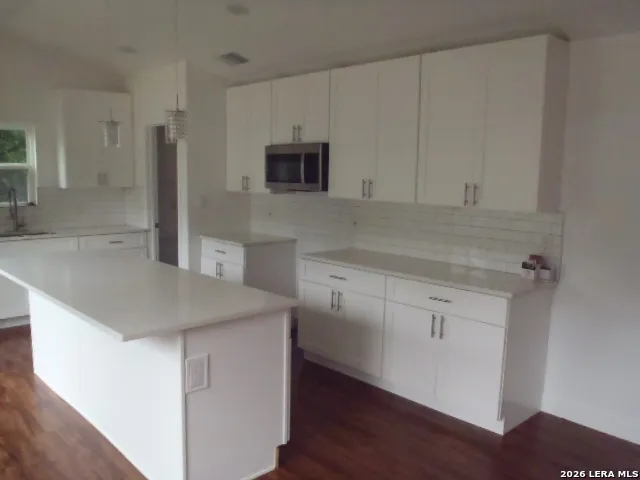 297 S HACKBERRY AVE New Braunfels, TX 78130