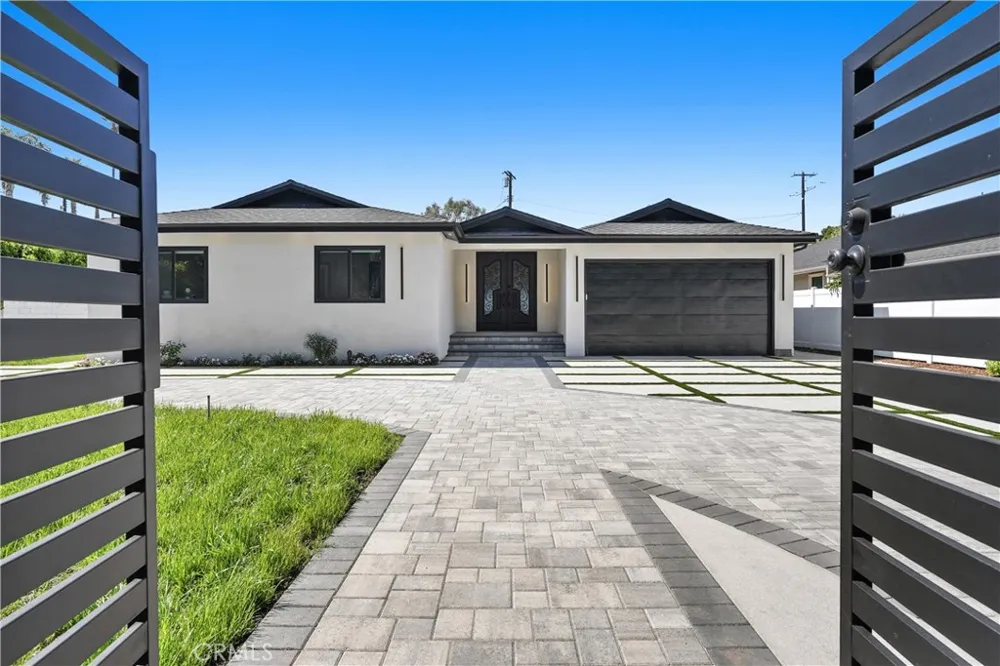 16158 Magnolia Encino, CA 91436