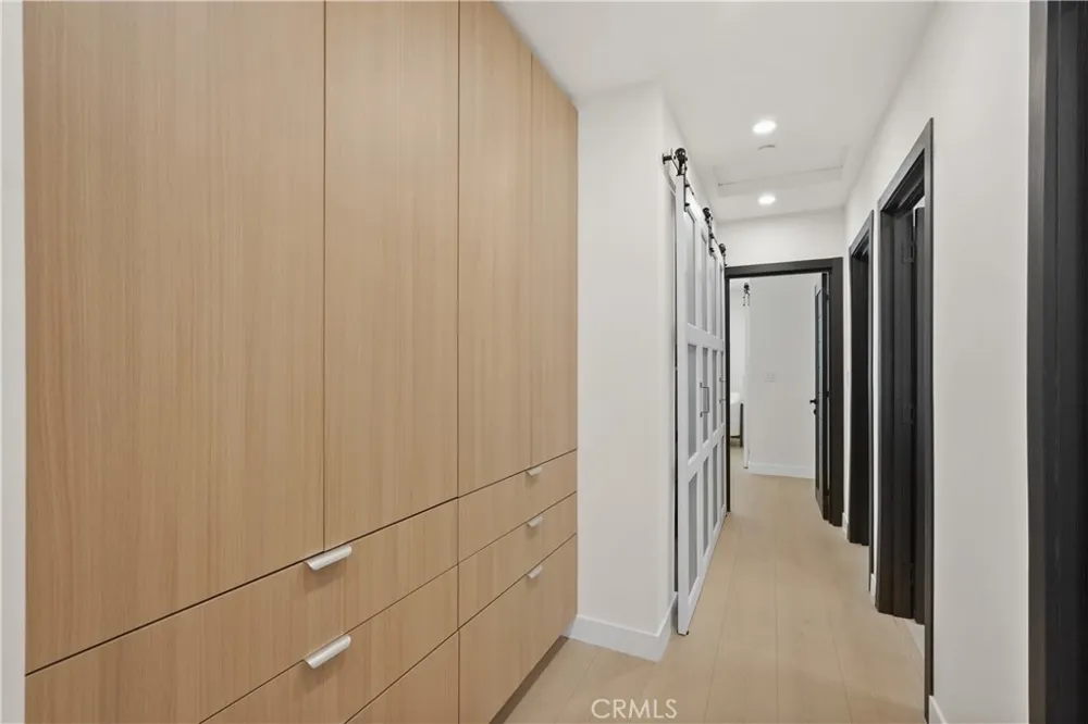 16158 Magnolia Encino, CA 91436