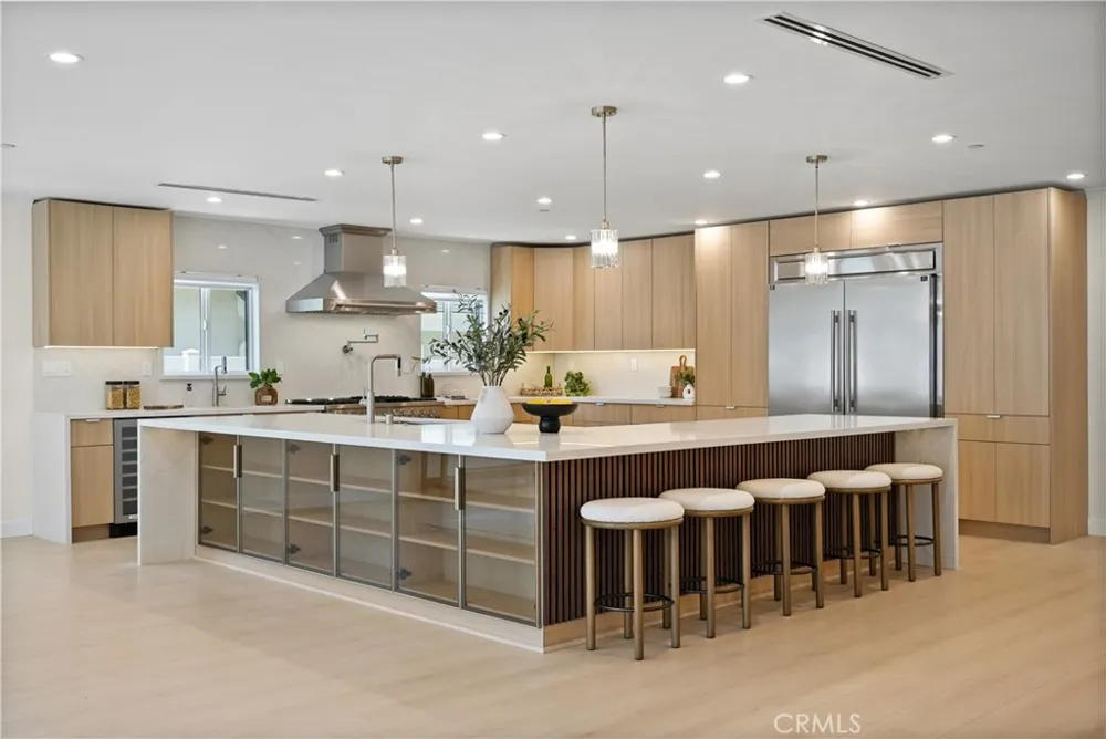 16158 Magnolia Encino, CA 91436