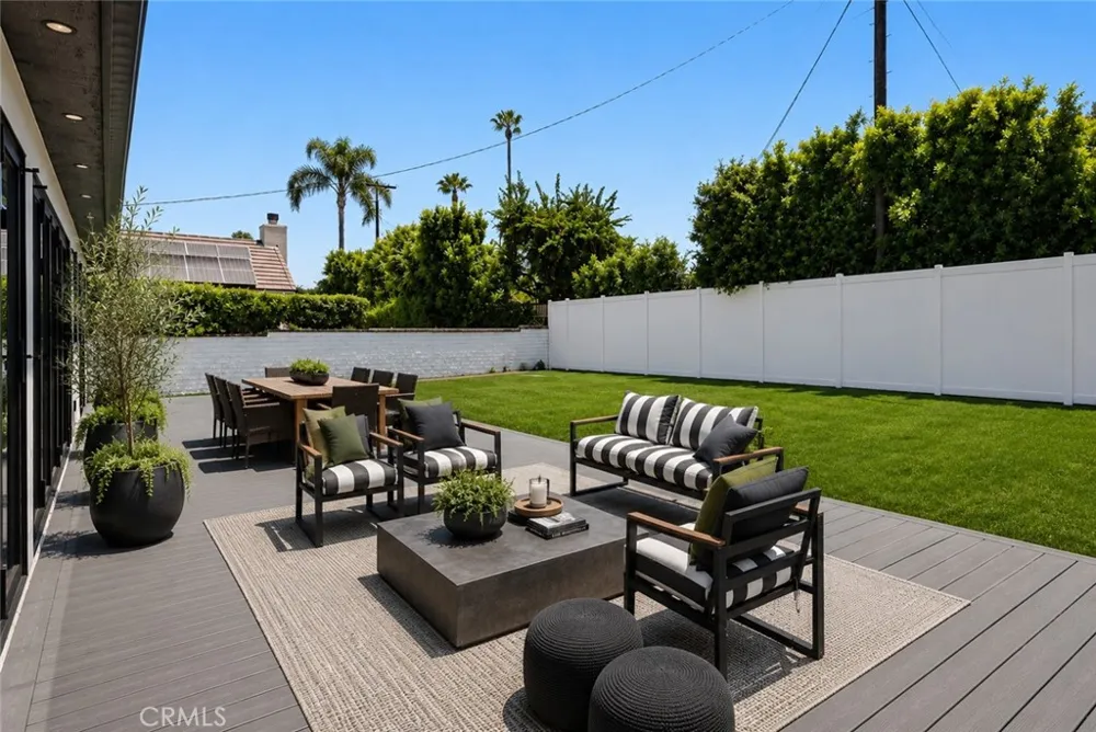 16158 Magnolia Encino, CA 91436