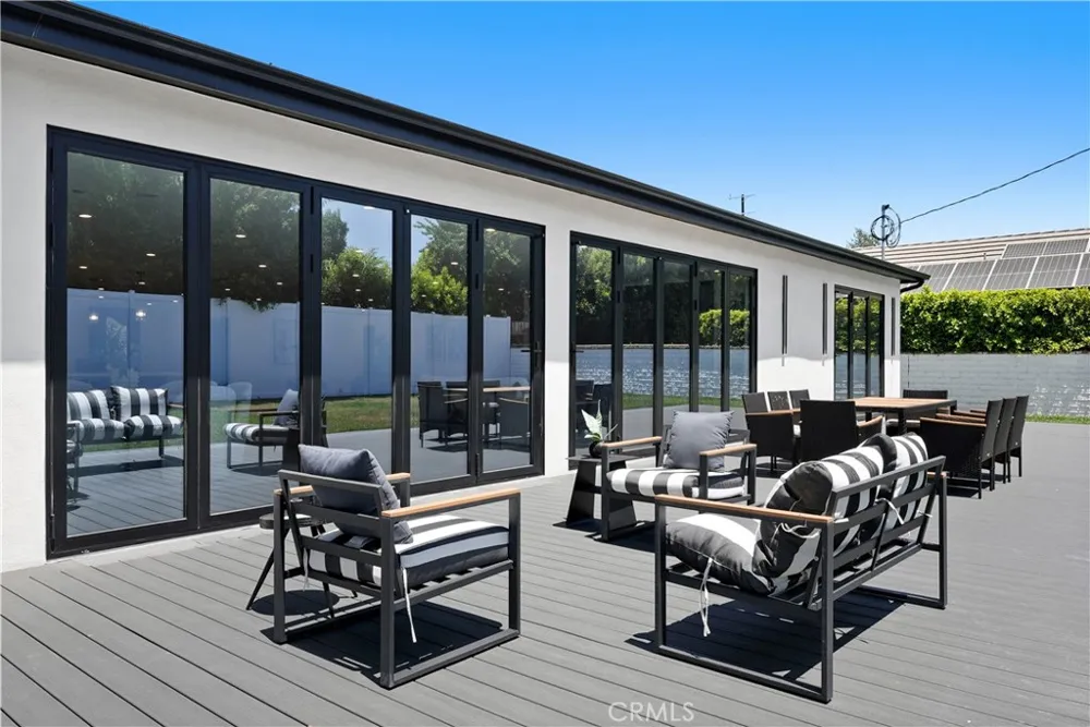 16158 Magnolia Encino, CA 91436