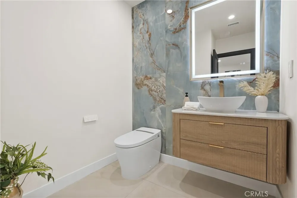 16158 Magnolia Encino, CA 91436