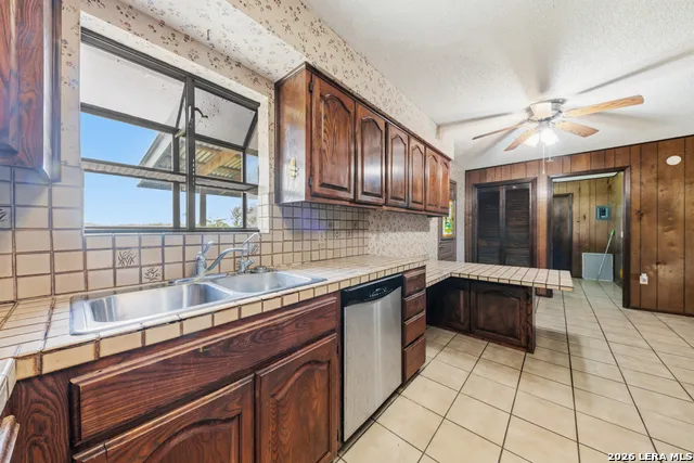 11695 Blanchard Atascosa, TX 78002