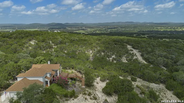 1114 Lakepark Dr Lakehills, TX 78063