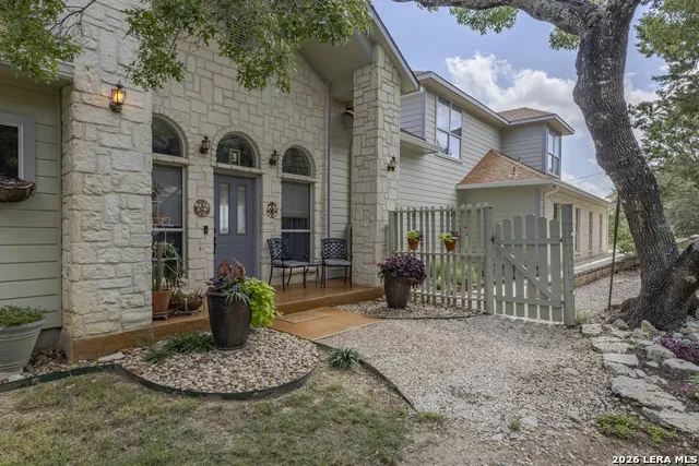 1114 Lakepark Dr Lakehills, TX 78063
