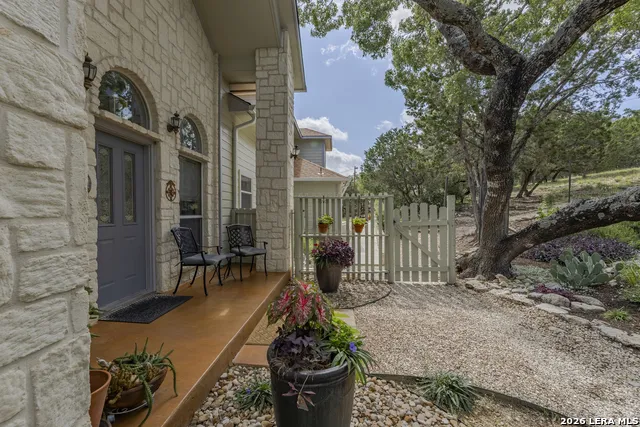 1114 Lakepark Dr Lakehills, TX 78063
