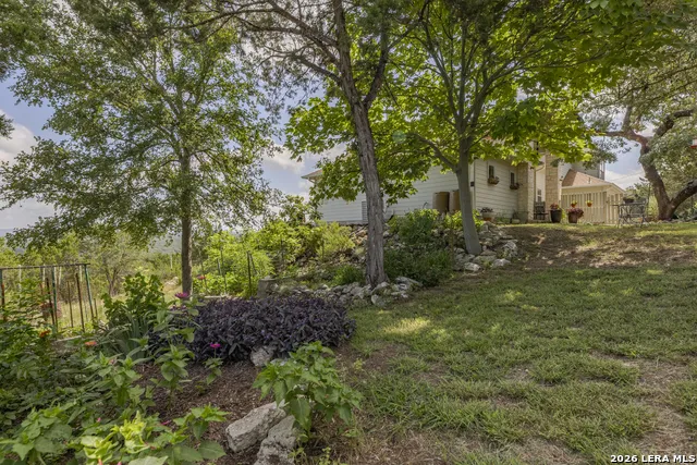 1114 Lakepark Dr Lakehills, TX 78063