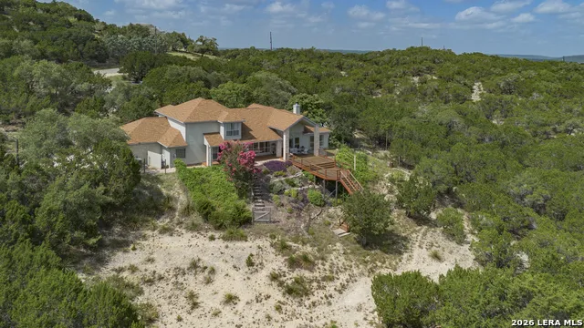 1114 Lakepark Dr Lakehills, TX 78063