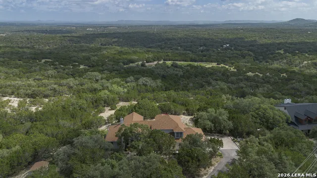 1114 Lakepark Dr Lakehills, TX 78063