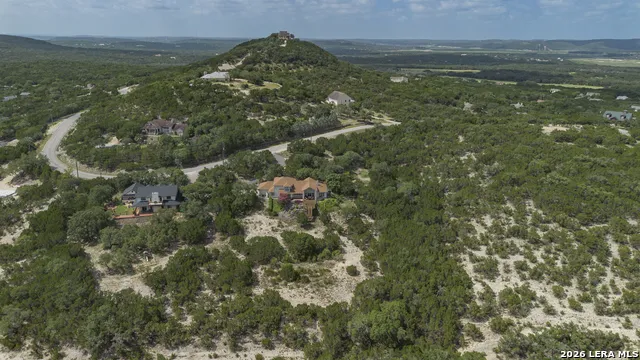 1114 Lakepark Dr Lakehills, TX 78063
