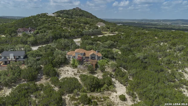 1114 Lakepark Dr Lakehills, TX 78063